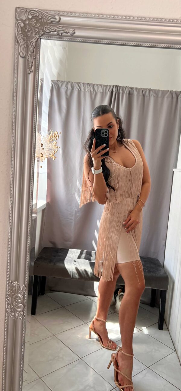 Nille nude alakformáló rojtokkal diszitett ruha - Image 2