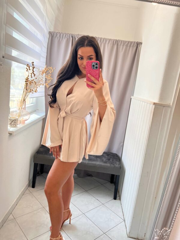 Pinkin hátán nyitott bő ujjú nude overál - Image 3