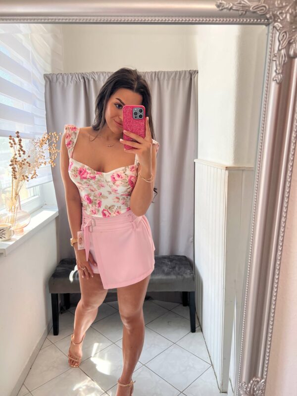 Flor vállán fodros virág mintás body - Image 5