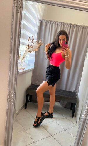 Tamina vékony pántos rövid fazonú neon pink felső