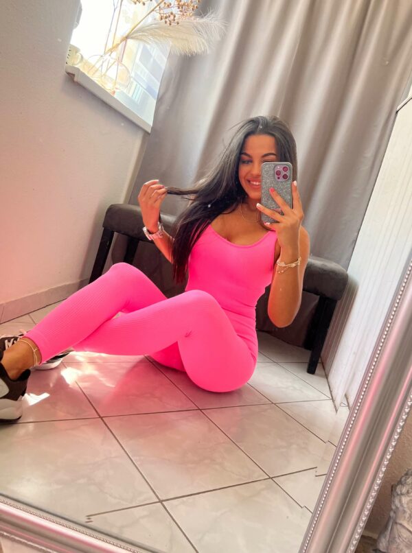 Auren alakformáló trikó fazonú neon pink overál - Image 4