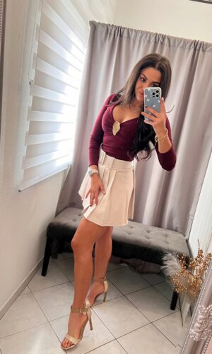 Lilian nyitott burgundi body