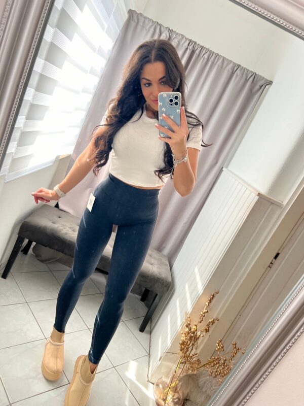 Bira alakformáló sötétkék leggings - Image 3