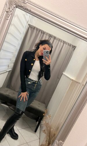 Délia arany gombos fekete kabát