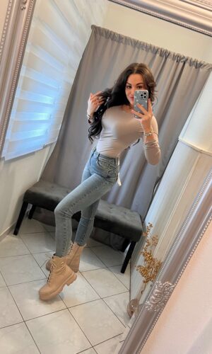 Gaga koptatott kék farmer övvel