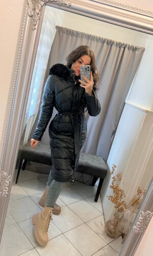 Zina fekete steppelt hosszitott kabát