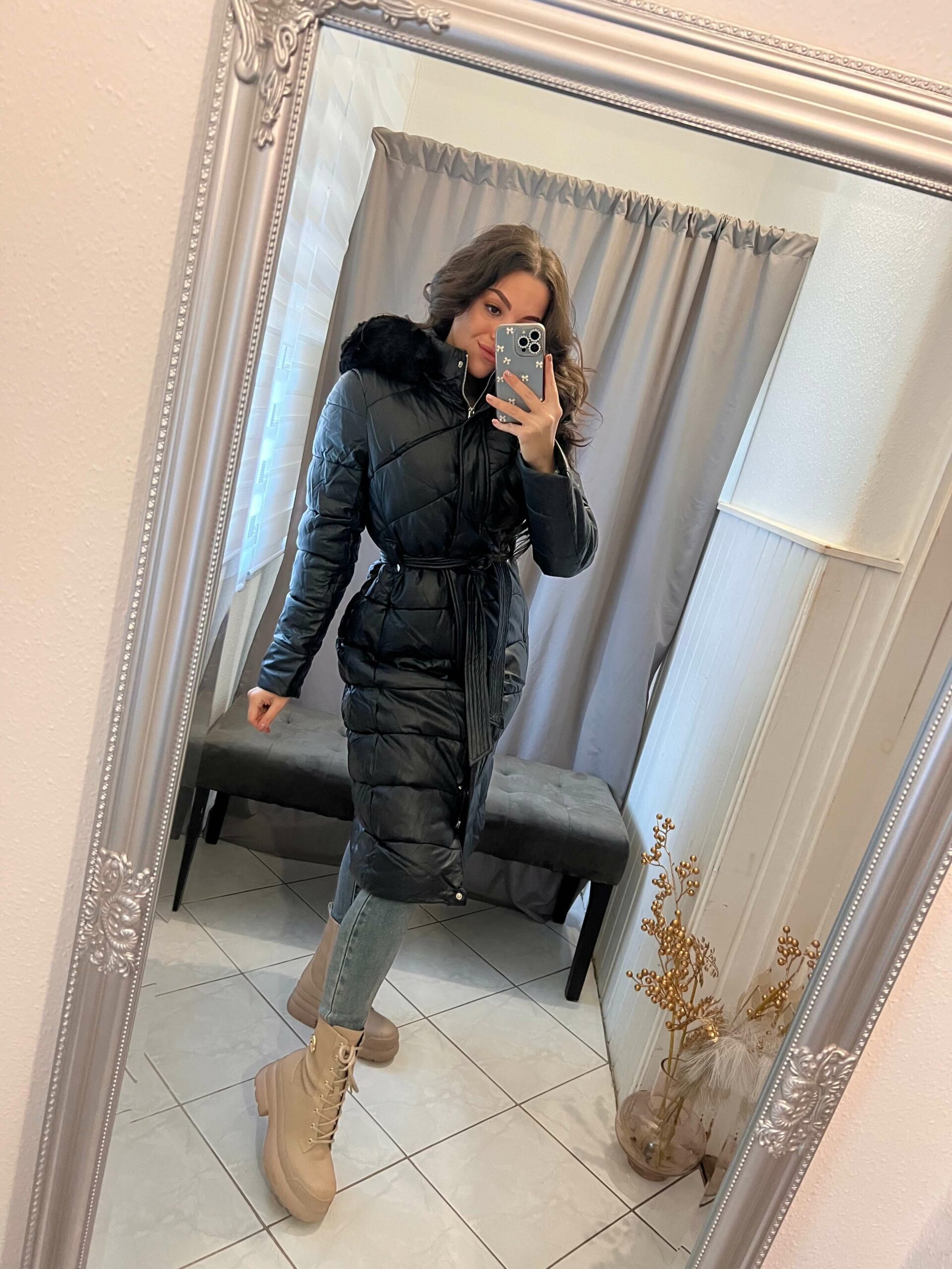 Zina fekete steppelt hosszitott kabát