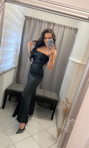 Jelli pánt nélküli flitteres fekete ruha