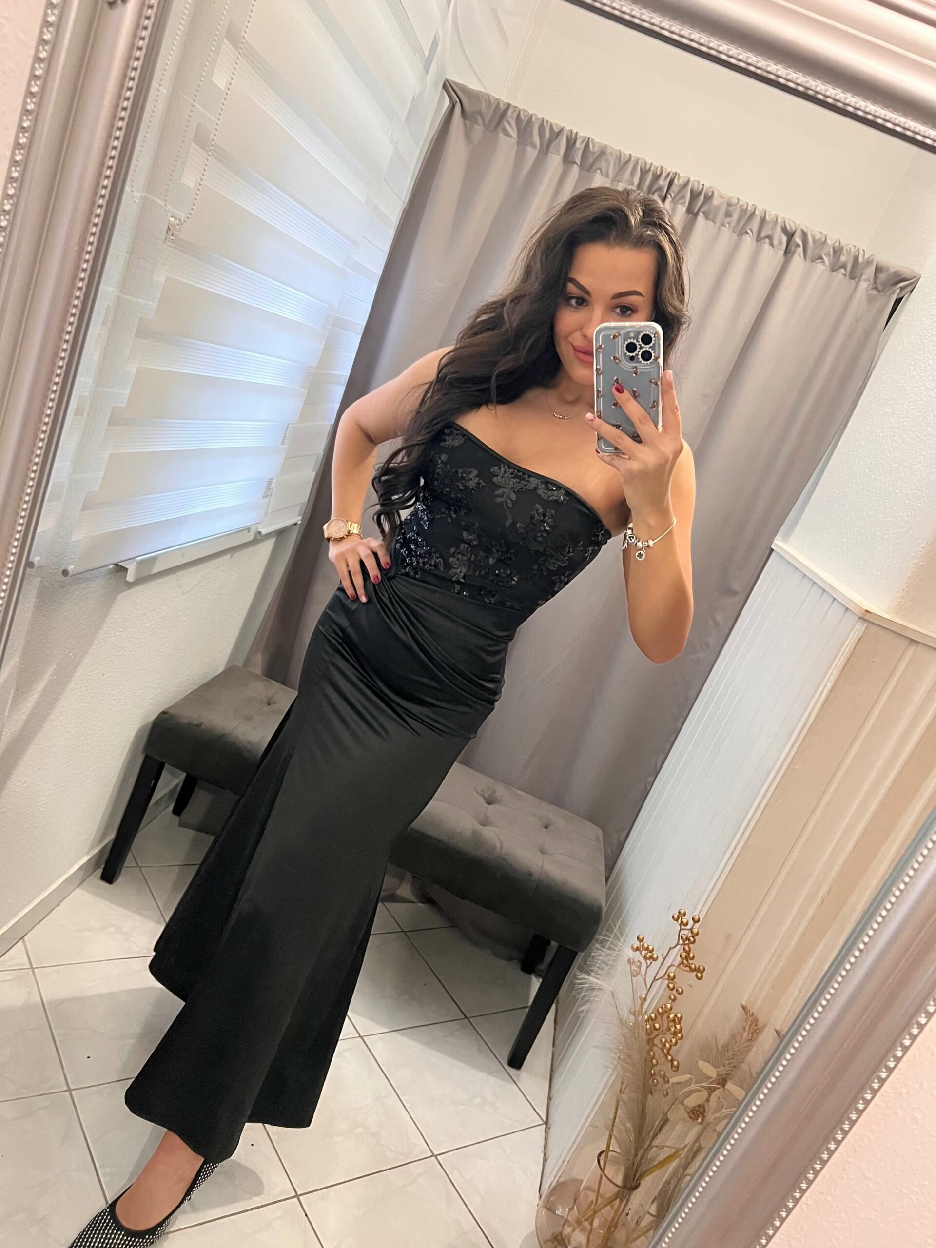 Jelli pánt nélküli flitteres fekete ruha - Image 3