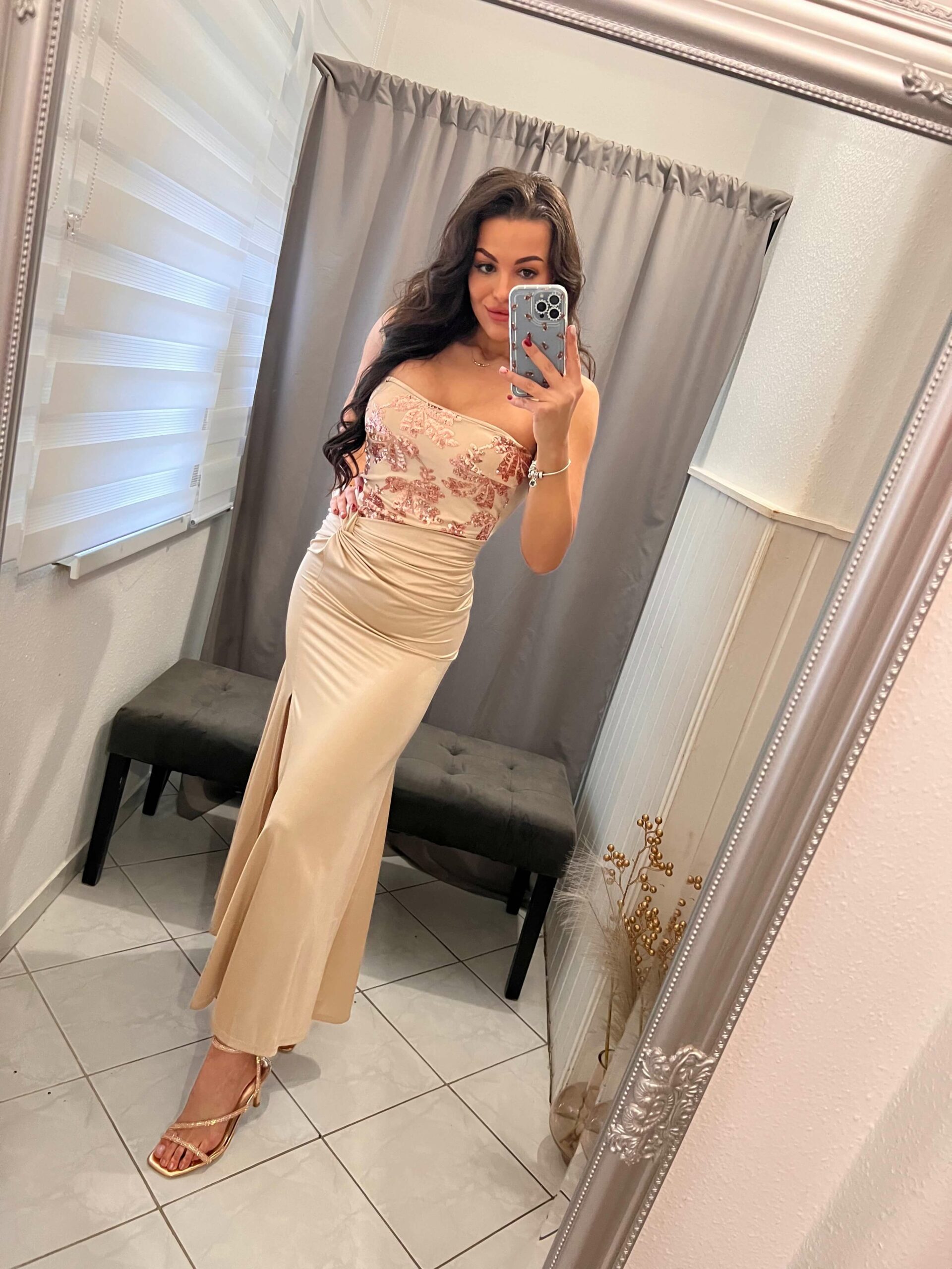 Jelli pánt nélküli flitteres bézs ruha - Image 5