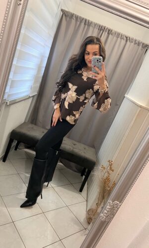 Tella tüllös virággal diszitett csoki barna felső