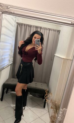 Kolli húzott burgundi body virág diszitéssel