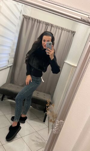 Leta fekete cipzáras szőrmével diszitett pulóver