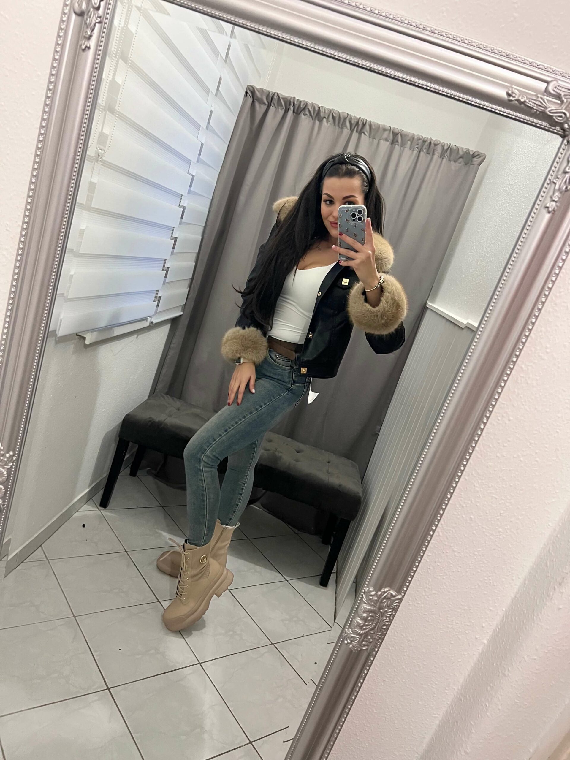 Fles fekete bőr kabát szőrmés diszitéssel