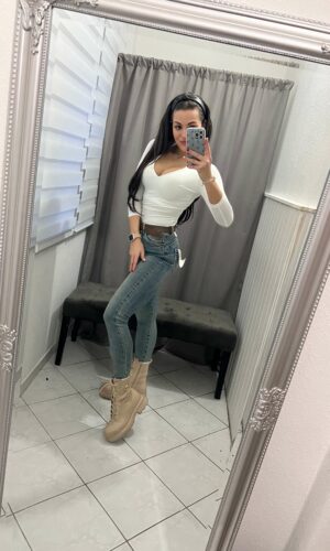 Dóra v kivágott 3/4 ujjú törtfehér felső