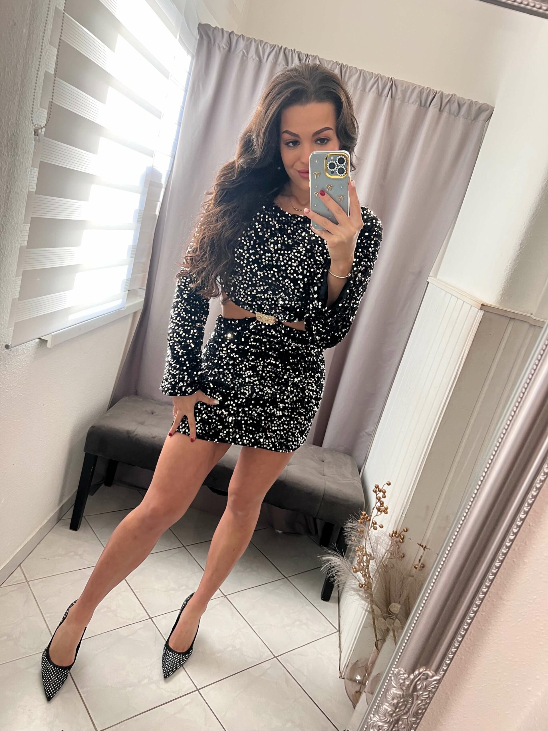 Neka oldalt nyitott ezüst flitteres ruha - Image 4