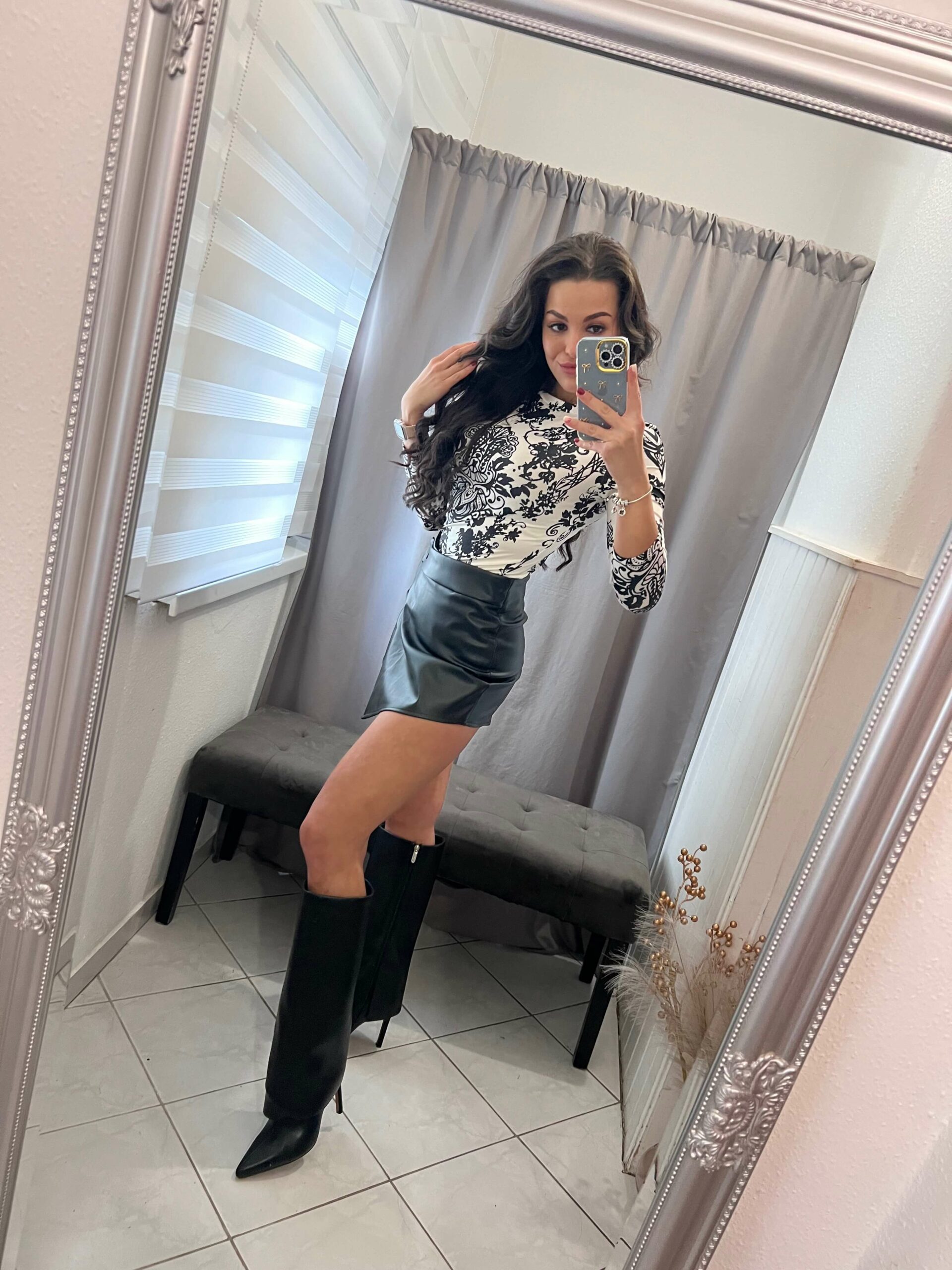 Nadin fekete bőr szoknya nadrág