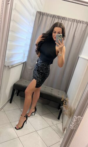 Zenna magasitott nyakú ujjatlan fekete flitteres ruha