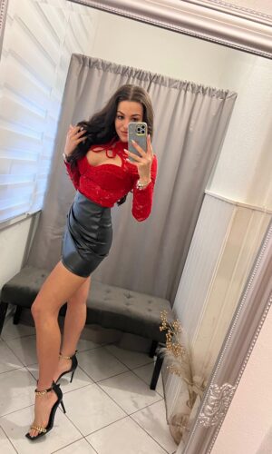 Lema csipke piros kivágott body