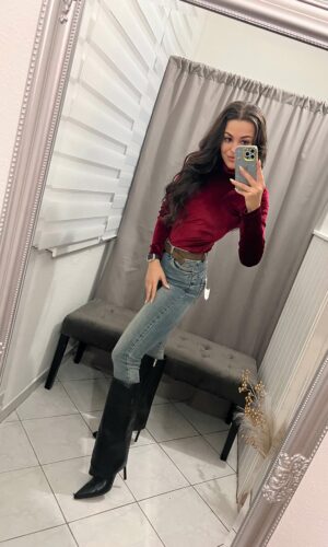 Nihal plüss burgundi garbó