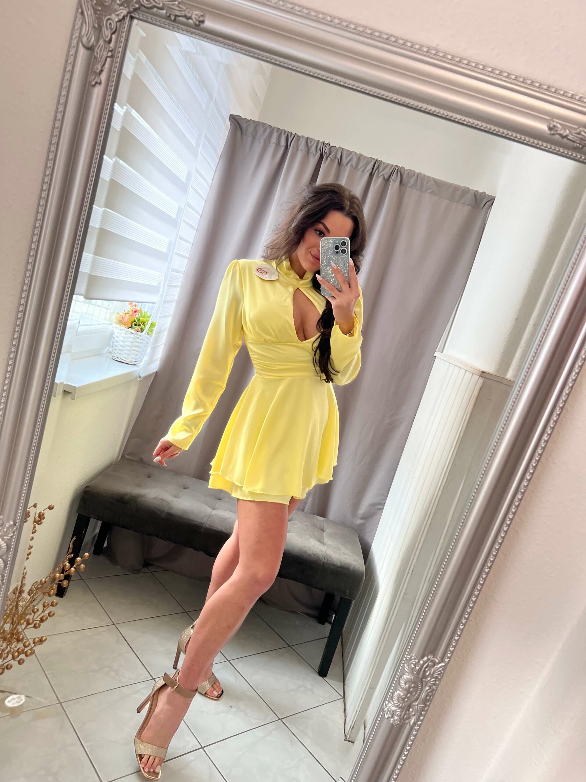 Line hátán nyitott szatén sárga szoknya nadrágos ruha - Image 2