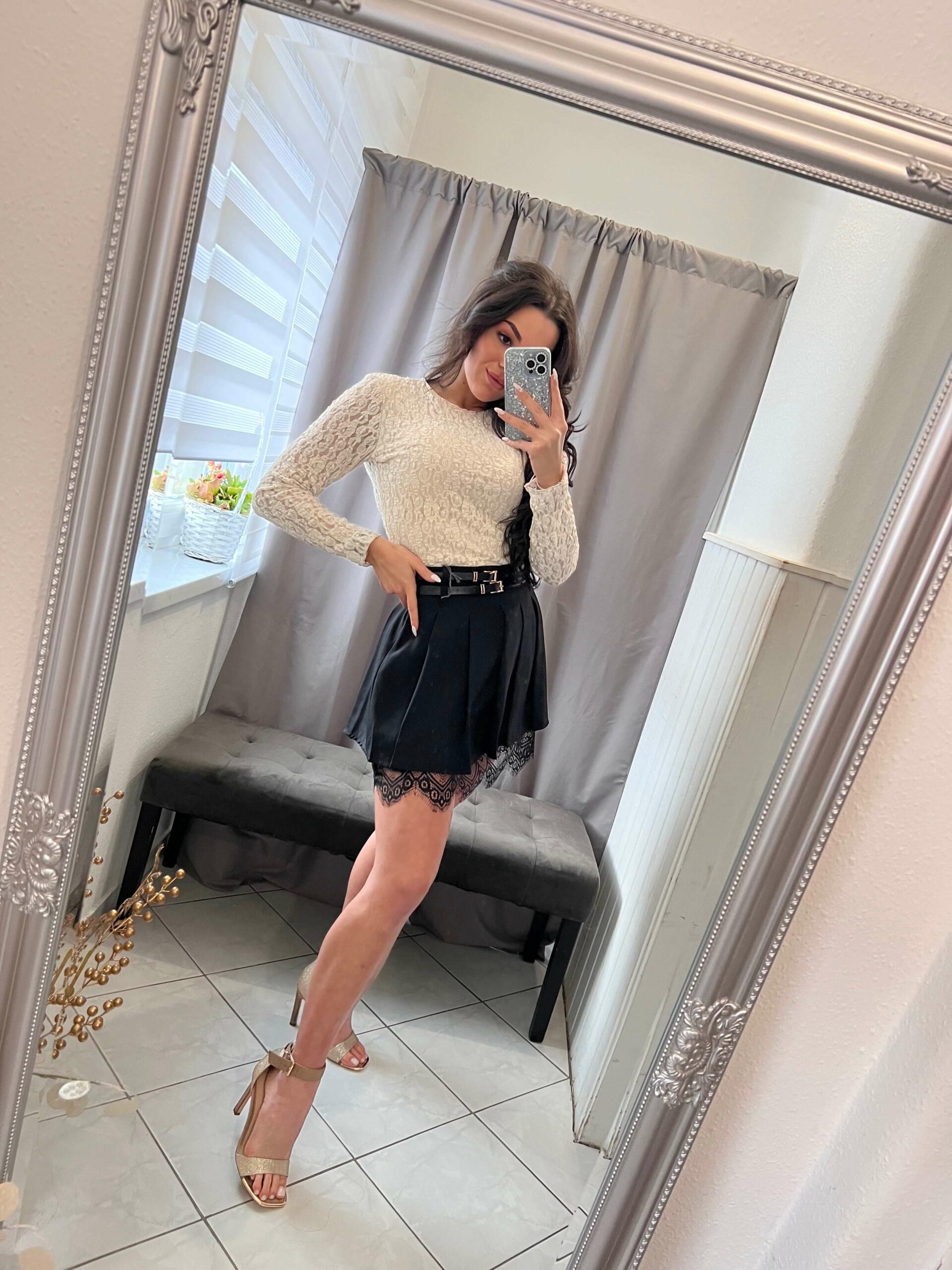 Tessi fekete csipkés szoknya nadrág - Image 2