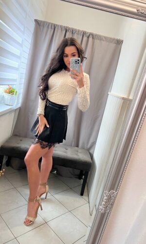 Tessi fekete csipkés szoknya nadrág