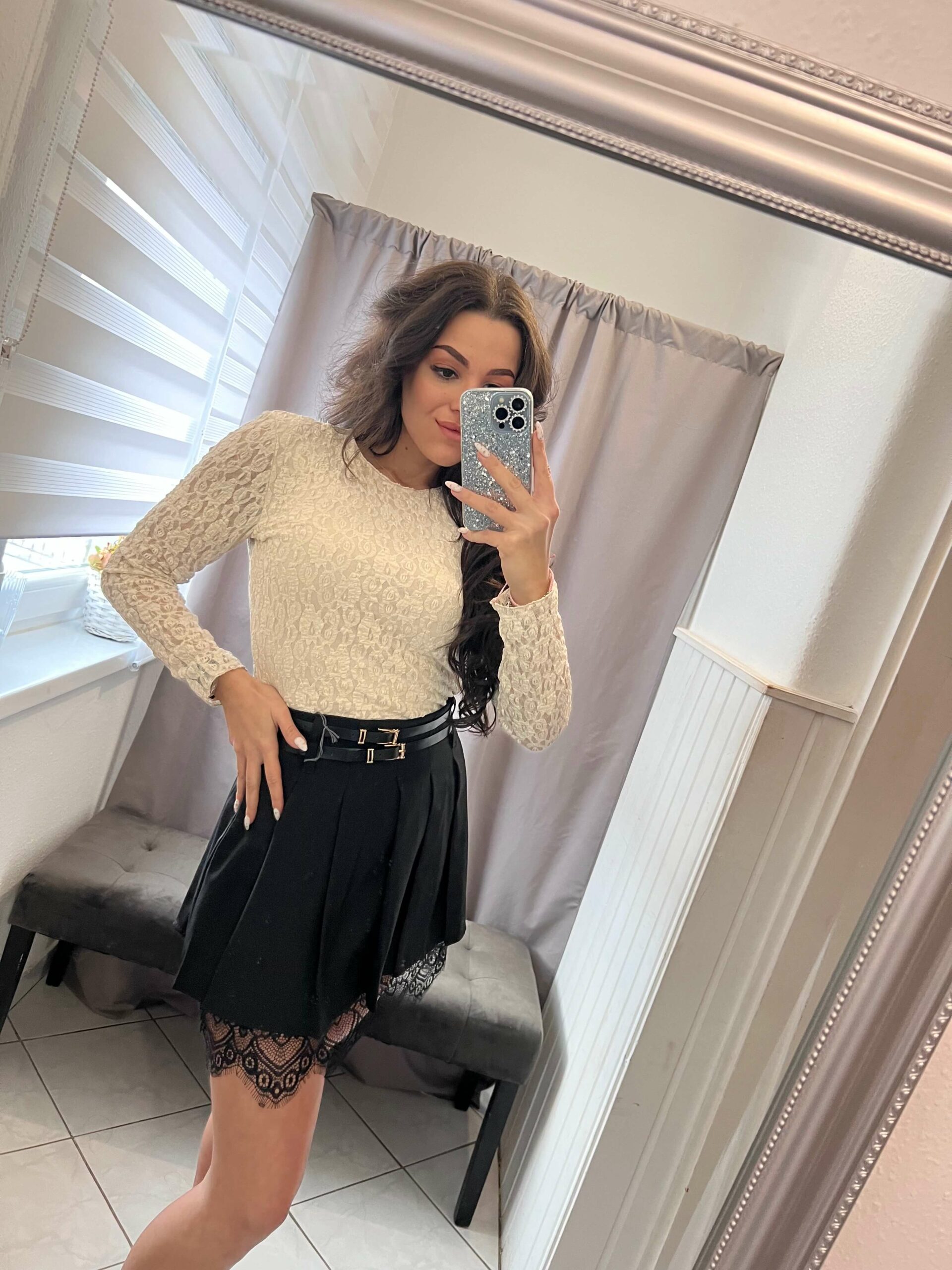 Tessi fekete csipkés szoknya nadrág - Image 3