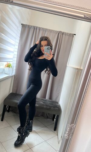 Arina bordázott fekete alakformáló overál