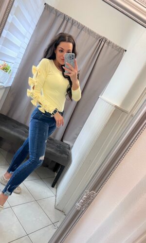 Lare masnival diszitett sárga felső