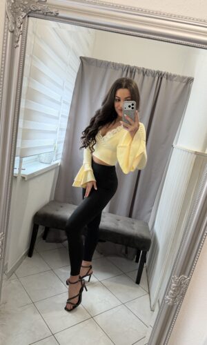 Zilen trapéz ujjú csipkés sárga felső