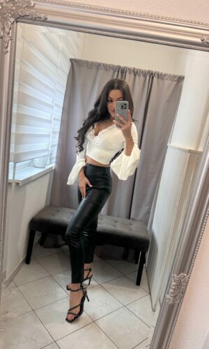 Bima kövekkel diszitett fekete bőr nadrág