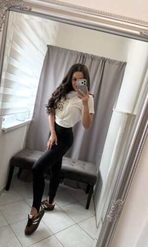 Zera rövid ujjú fehér mintás felső