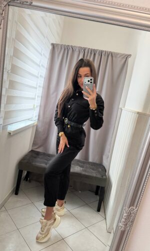 Rose fekete gombos overál