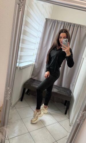 Nelli kétrészes kövekkel diszitett fekete szett