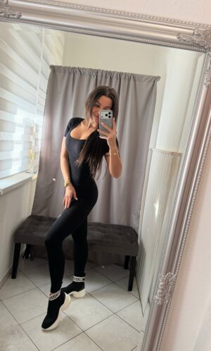 Arina alakformáló rövid ujjú fekete overál