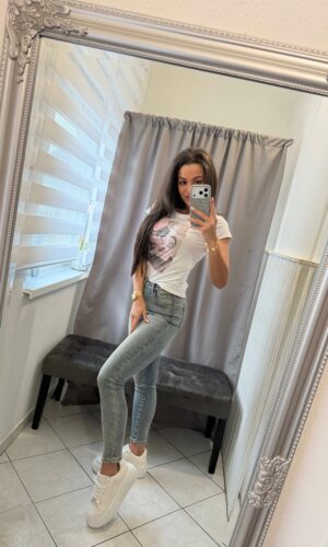 Zera rövid ujjú fehér rózsa mintás felső