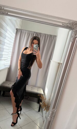 Len fekete kövezett asszimetrikus ruha