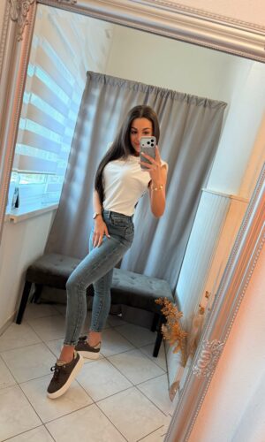 Zila gyöngyös fehér felső