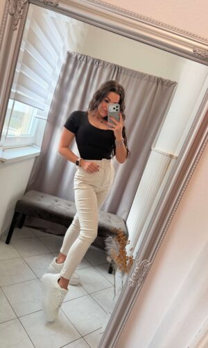 Lilan rövid ujjú basic fekete felső