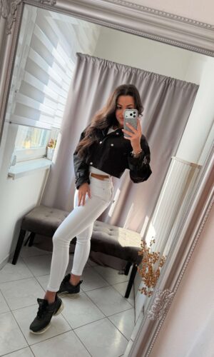 Kiara fekete rövid fazonú fekete kabát