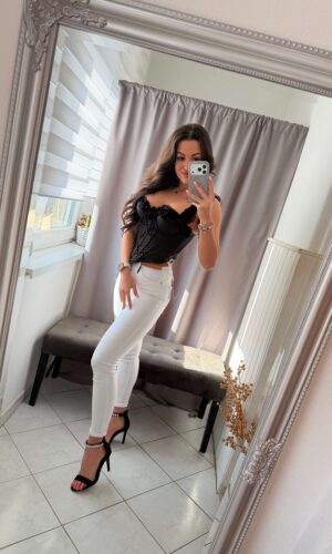 Peni vékony pántos csipkés fekete felső