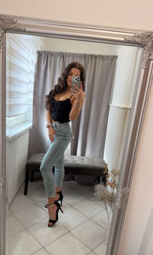 Glo vékony pántos csipkés fekete felső