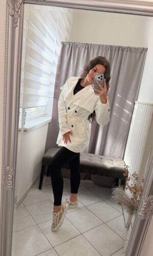 Kloe fehér derekán kötős kabát