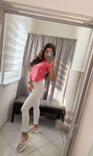 Lona feliratos oldalt nyitott mályva rövid ujjú felső