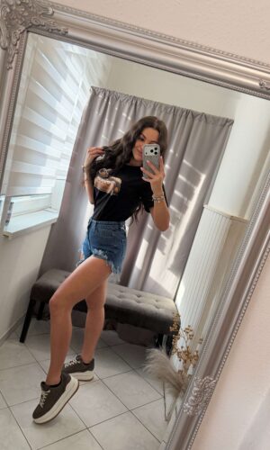 Zeri mintás kövezett fekete rövid ujjú felső